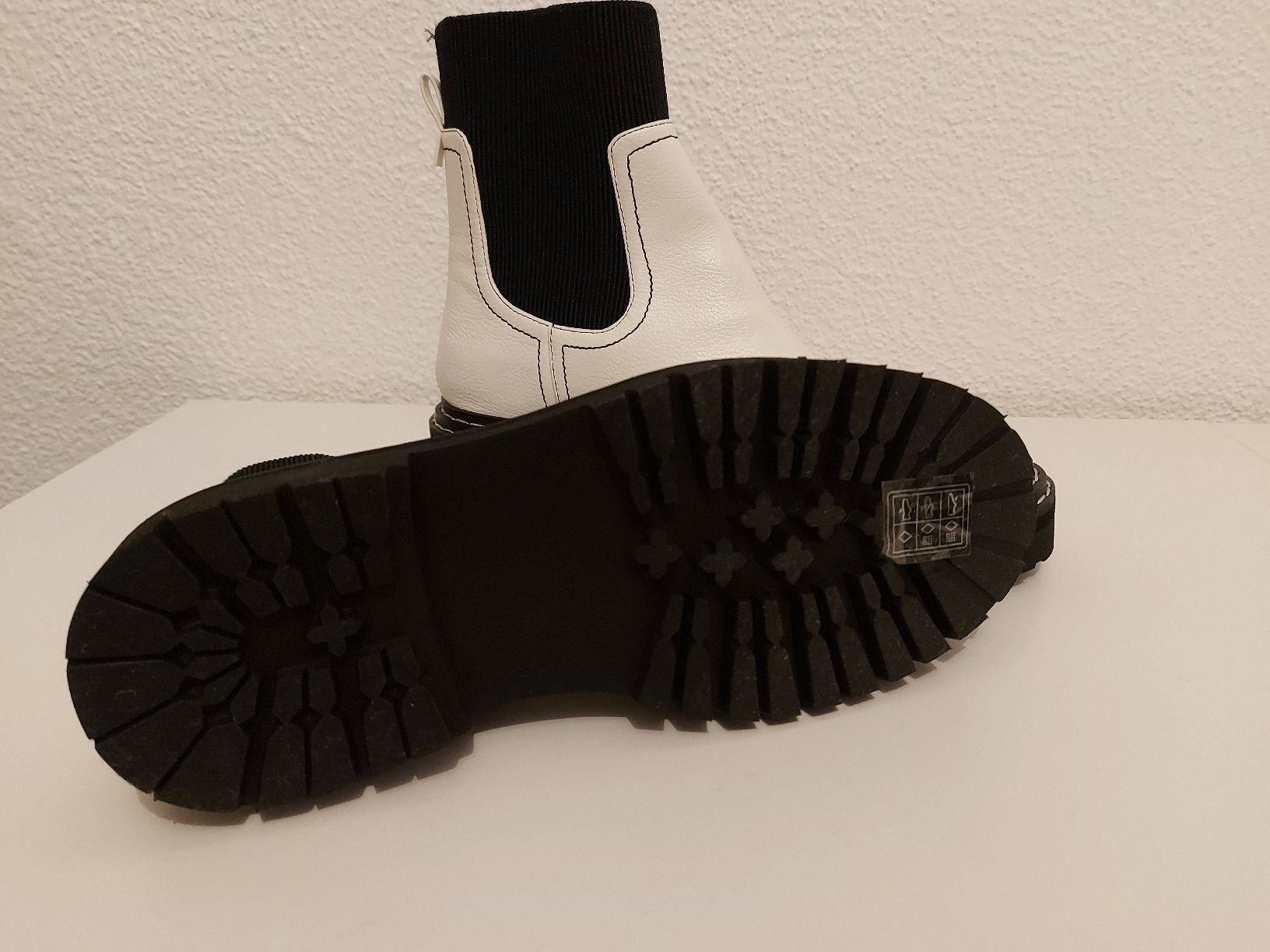Chaussures femmes: Stiefel, Stiefelleten, Boots – Neuf avec emballage d'origine à Brig par Mak_s2v9 3