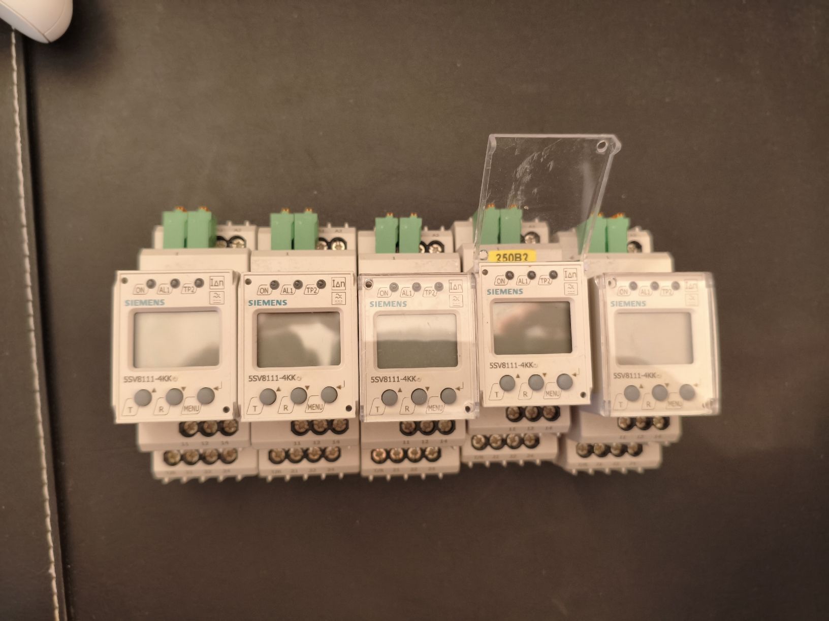 Siemens Componenti elettronici: Siemens MRCD 5SV8111-4KK 5StK. – Usato da Zürich venduto da jam_2lrx