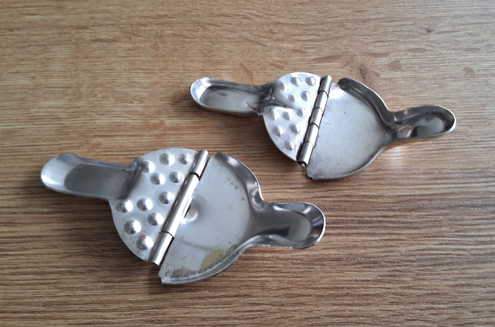 Set di posate: Vintage: 2 Zitronenschnitz-Presse versilbert – Usato da Oftringen venduto da Waltereg 1