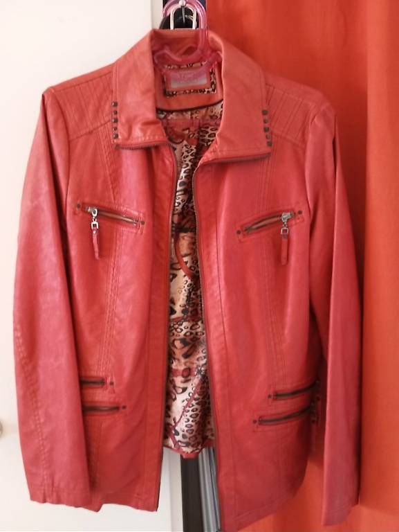 Jacken: Schicke und neue Kunstleder Jacke – Gebraucht aus Domat Ems von guz_l5xq 1