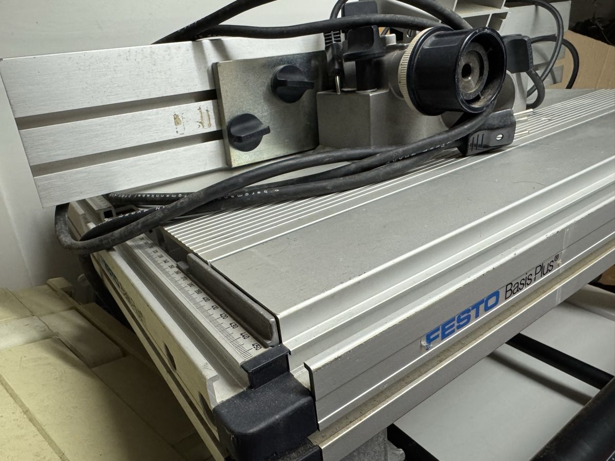 Festo Tutte le macchine: Fraiseuse Festo OF 900 E-Set CH – Usato da Brügg BE venduto da Goob 3