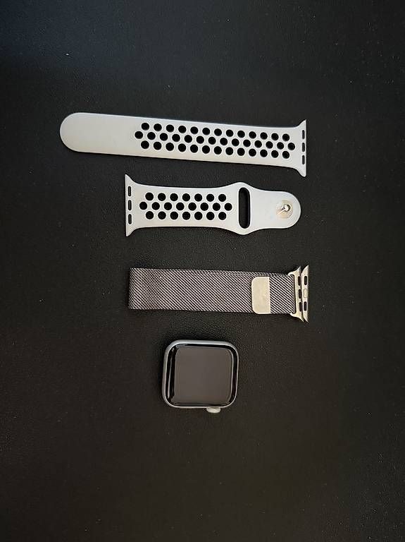 Smartwatch: Apple Watch Series 6 / 40mm / Aluminium & Ceramic Case – D'occasion à Hinwil par AnabelBurkhalter