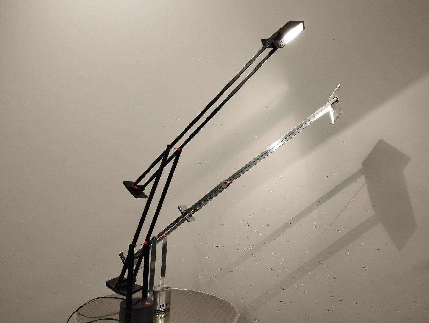 Artemide Lampade: Artemide Tizio Tischleuchte – Usato da Zürich venduto da Zapro