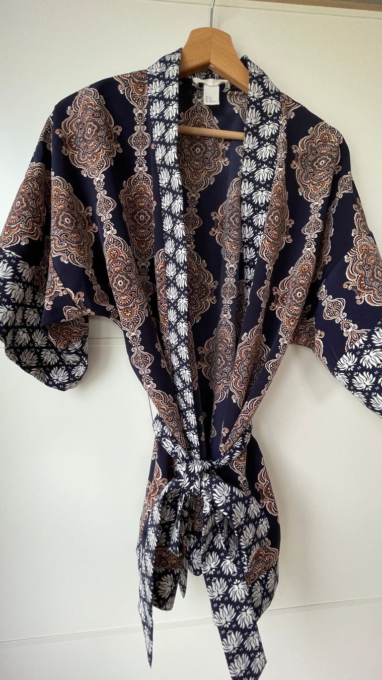 Arte internazionale: Kimono, Grösse XS – Usato da Burgdorf venduto da Crown.