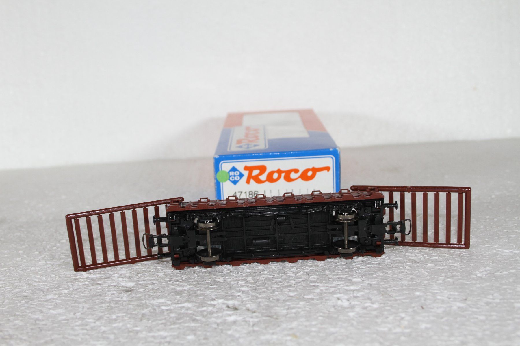 Roco Modelleisenbahnen: Roco DB Niederbordwagen AC Achsen – Gebraucht aus Triesen von gleis8 6