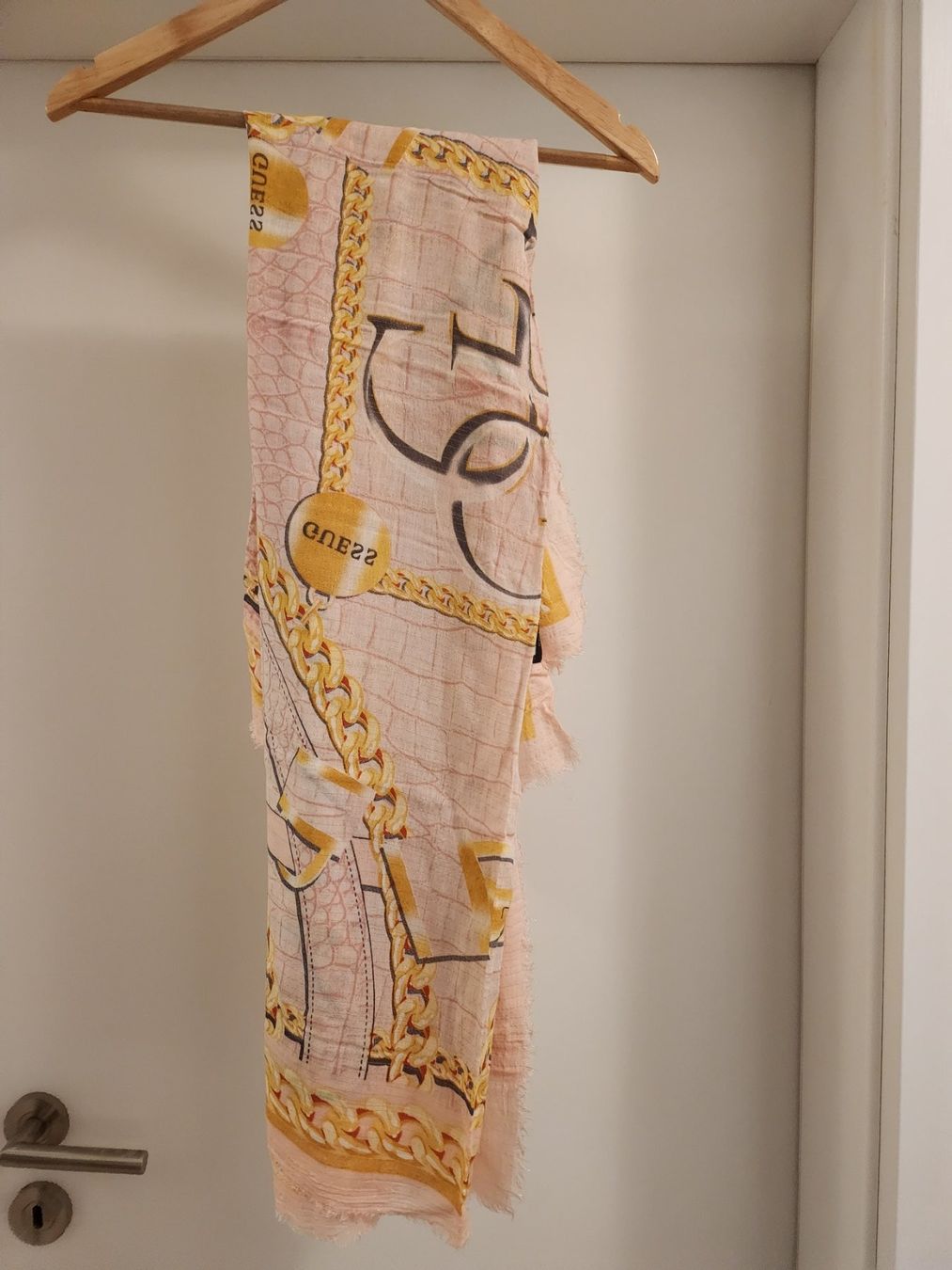 Guess Foulard & Sciarpe: Guess Foulard – Usato da Kefikon TG venduto da Livline