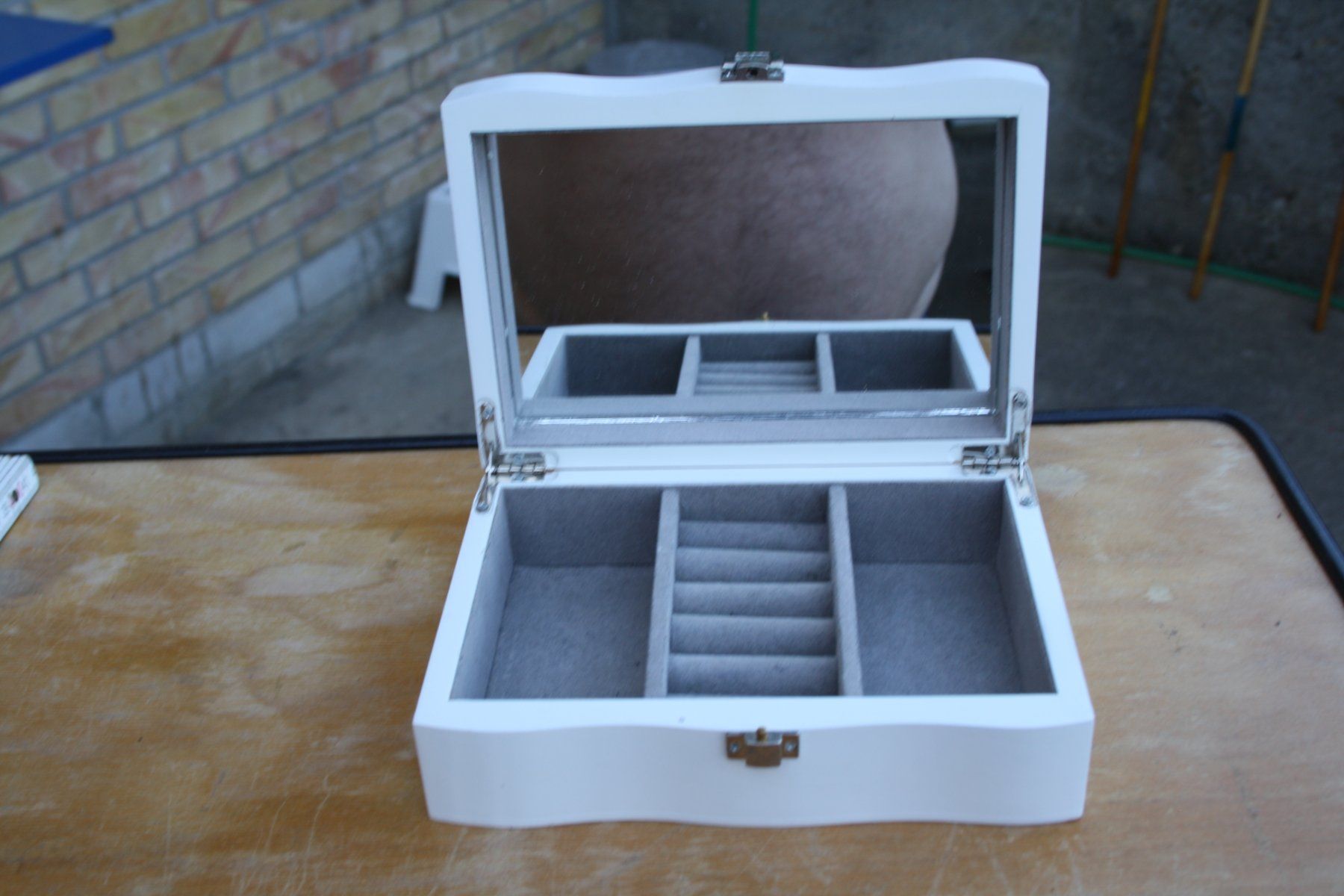 Schmuckkästen: SCHMUCKSCHATULLE  SCHMUCKBOX – Gebraucht aus Wauwil von Pneuedy 1
