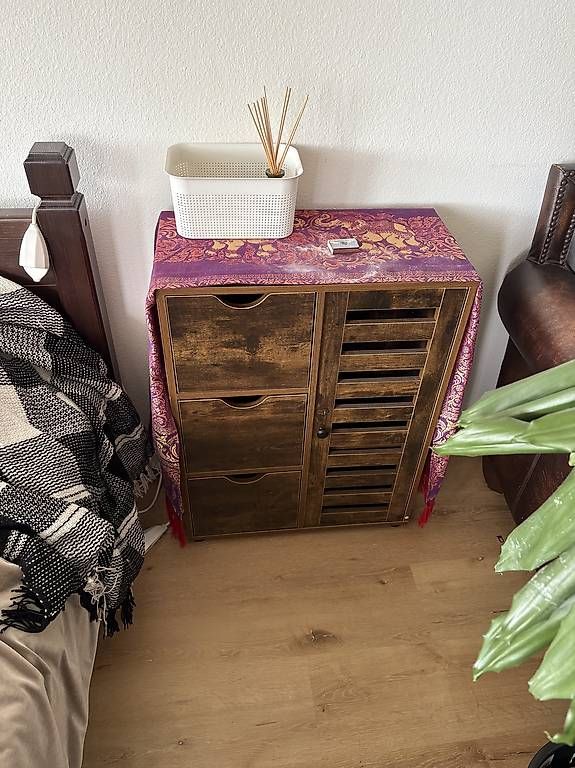 Kommoden: Bett/Beistelltisch – Gebraucht aus Bern von Daretobereal