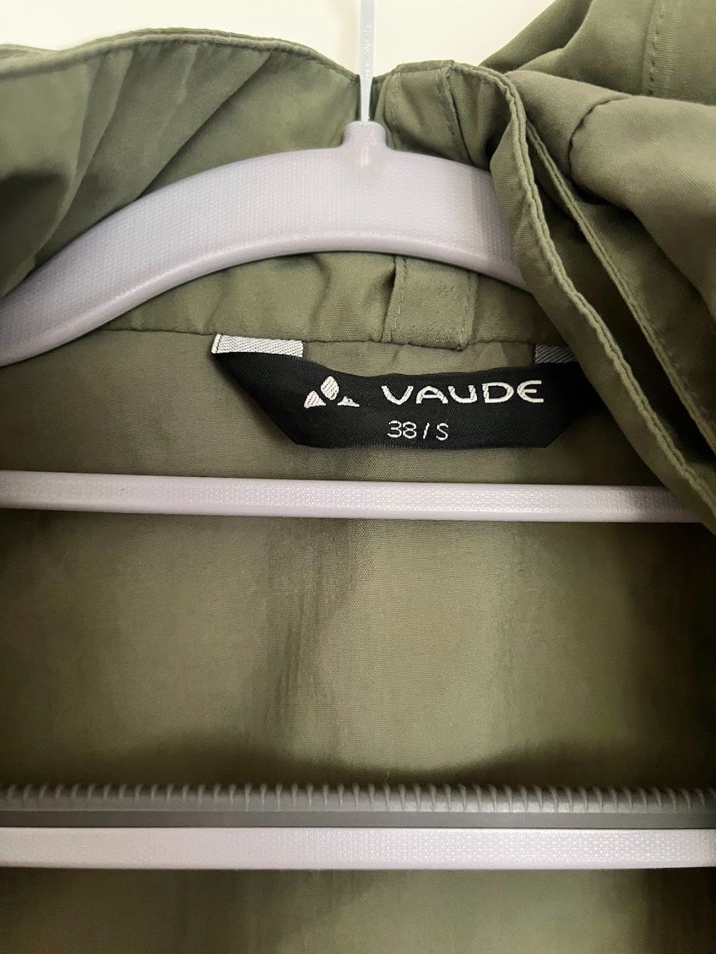 Vaude Giacche: Vaude Damen Velojacke wasserdicht – Usato da Kilchberg ZH venduto da sentiera 3
