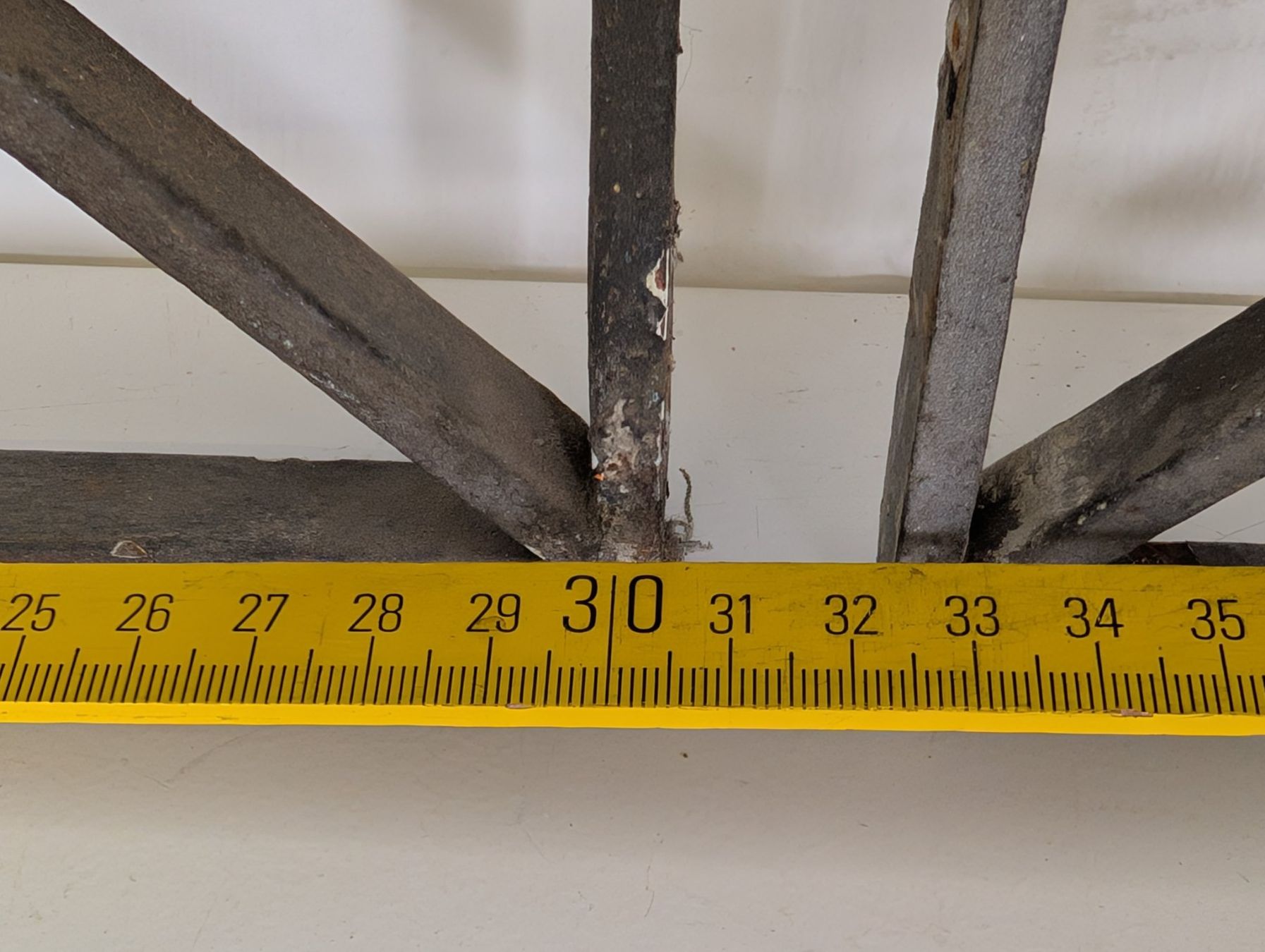 Griglie e Inferriate: 2 Antike schmiedeeiserne Fenstergitter mit A & B – Usato da Winterthur venduto da Hint17 7
