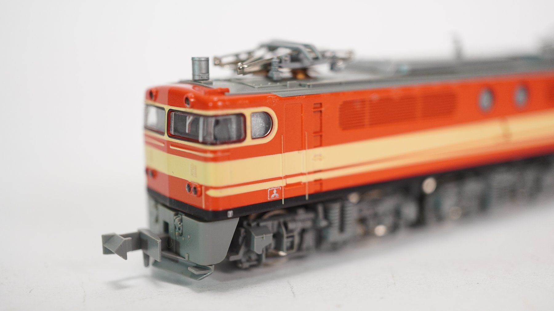 Kato Modellini di ferrovie: e37 Spur N Kato JP E-Lok cremeorange / Spielware – Usato da Thun venduto da evinka_gmbh