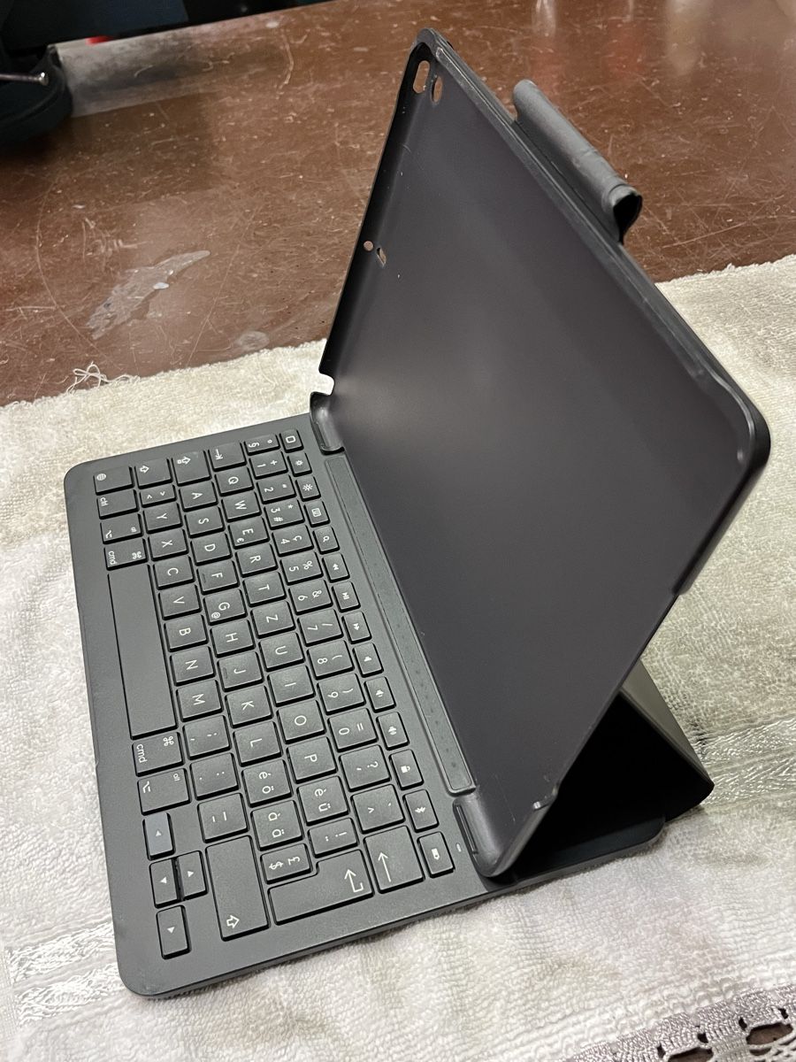 Logitech Tastiere: Ipad Schutzhülle Tastatur Slimfolio – Usato da Sumiswald venduto da Beragi