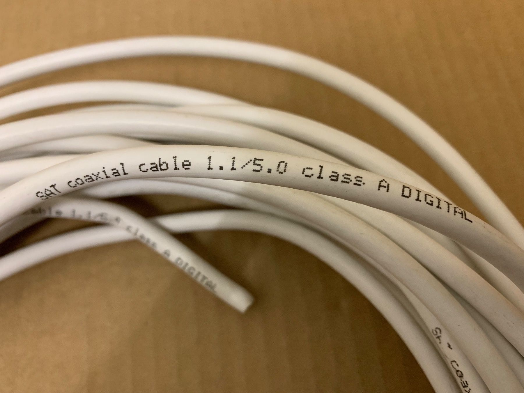 Cavi: Antennenkabel 13m – Usato da Eschlikon TG venduto da 1.- 1