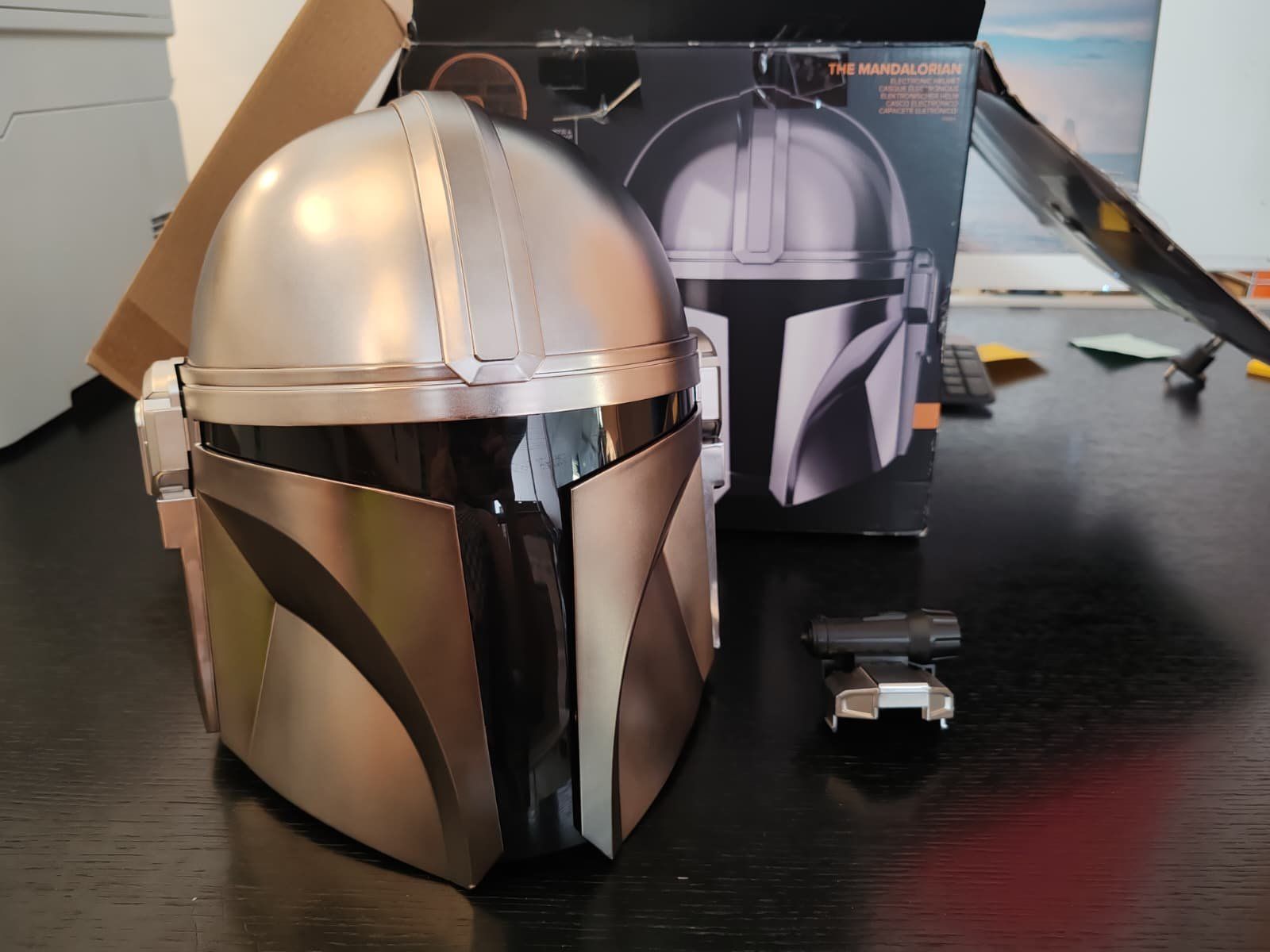 Uniformi & Effetti personali: Hasbro Star Wars Black Series Mandalorian Helm – Nuovo (secondo la descrizione) da Bern venduto da PrettyGood
