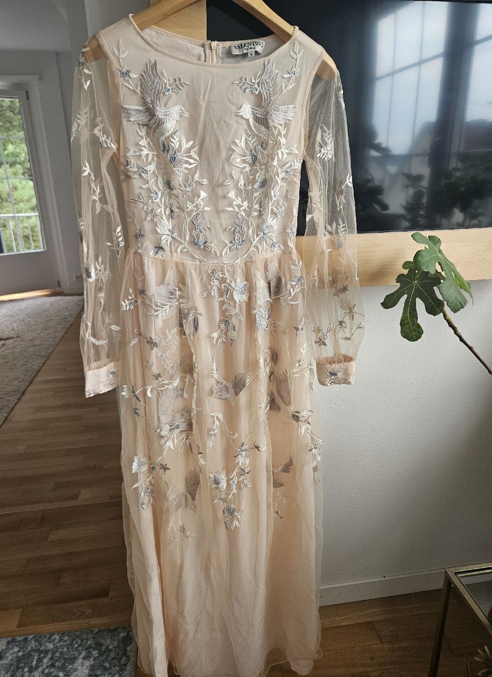 Valentino Vestiti: Valentino-Kleid mit Embroidery, sehr einzigartig! – Usato da Zollikon venduto da Oksana206