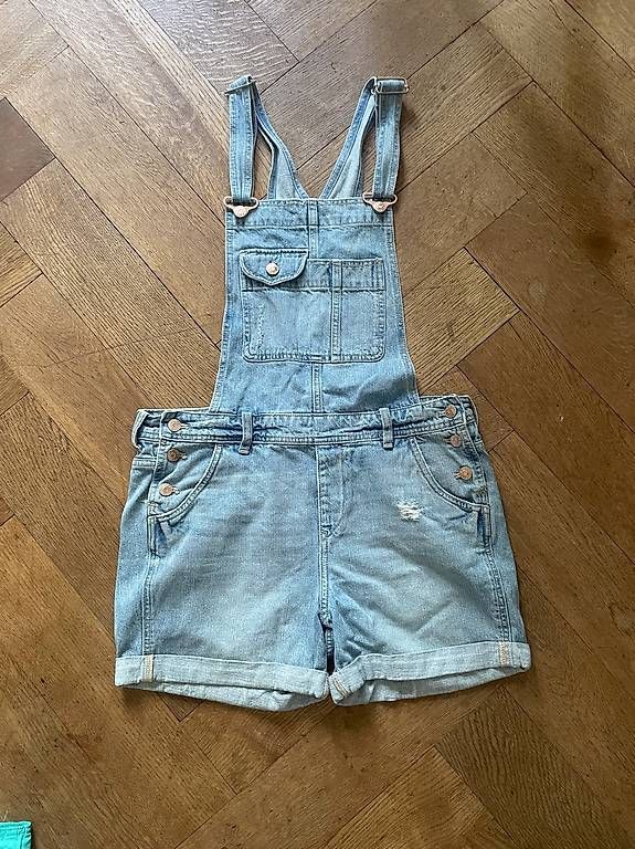 Pantalons: Latzhose Jeans kurz – D'occasion à Basel par helger