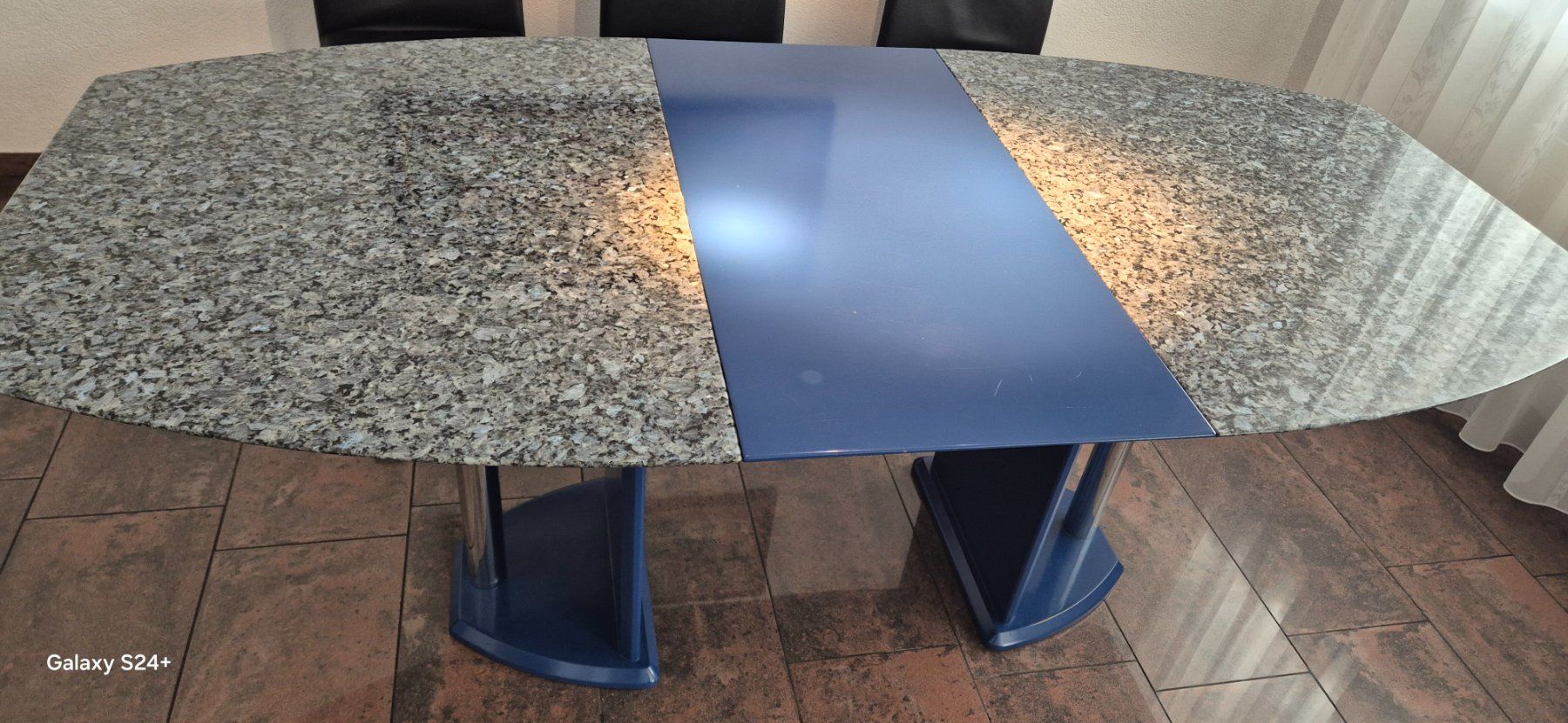 Tables: Esstisch und 6 Lederstühle – D'occasion à Schaffhausen par MPUSIC 1