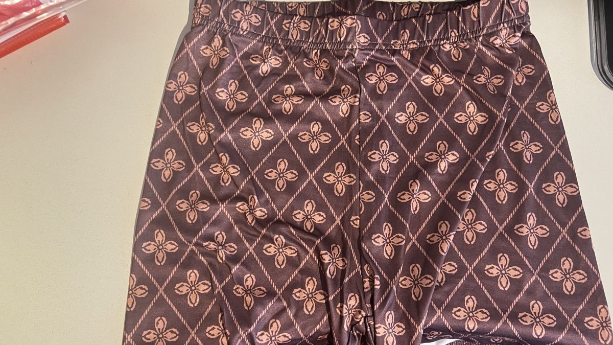Shein Lotti di vestiti: 2 x NEU KLEIDER AB FR . 1.- – Nuovo e nell'imballaggio originale da Zürich venduto da sepp69 1