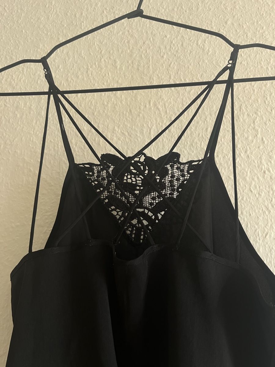 Top: top dentelle noir  – Usato da La Chaux-de-Fonds venduto da vert_j 2