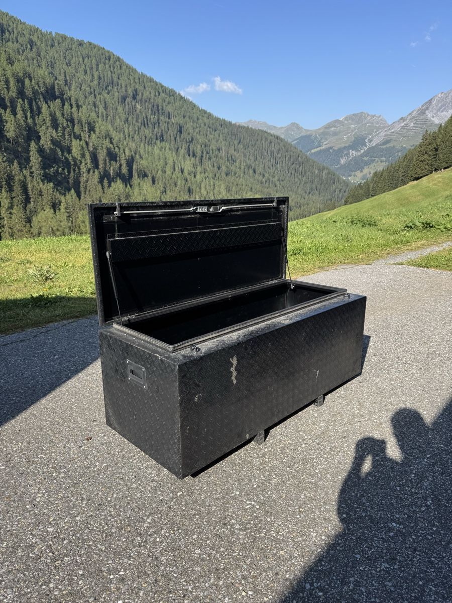 Truhen: Material-Box Alu Riffelblech – Gebraucht aus Davos Dorf von WernerSturm