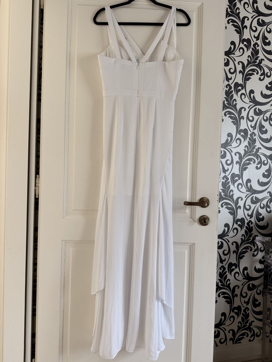 Vestiti: BCBGMAXAZRIA White Long Evening Dress – Usato da Corsier-sur-Vevey venduto da Kristina.Nova 3