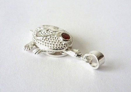 Anhänger: Silber-Anhänger - Schildkröte/OM mit Rubin – Neu und originalverpackt aus Mauren von Yeelen 1