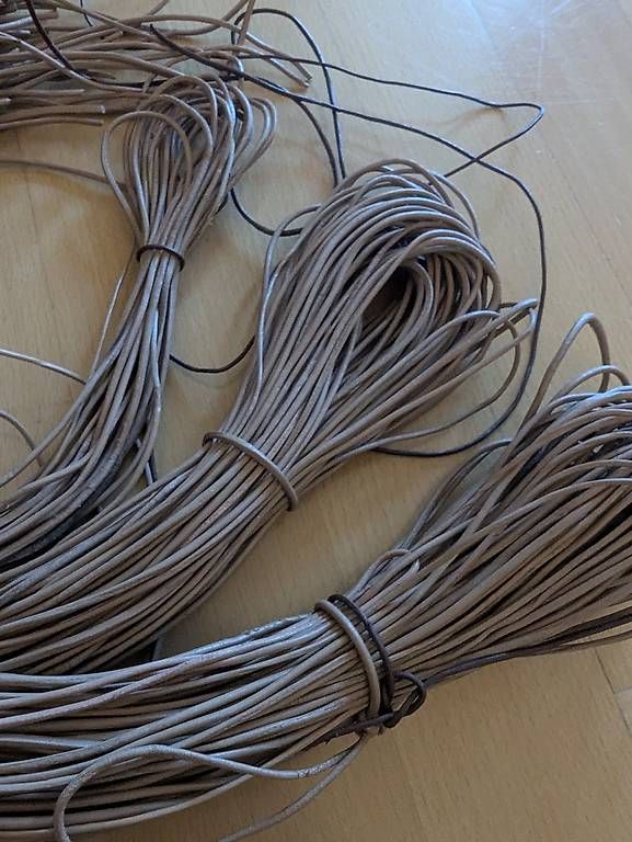 Rubans décoratifs: Lederbänder – D'occasion à Bern par ber_jsl2 1