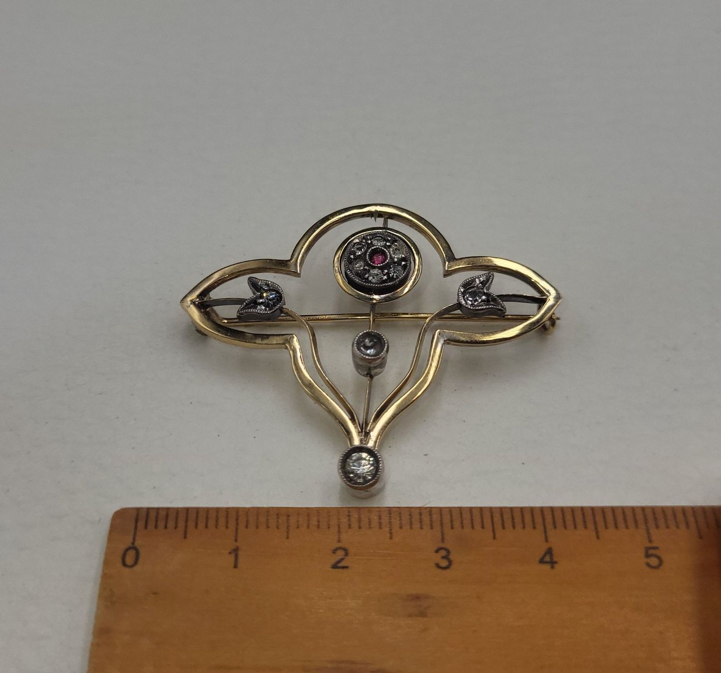 Broschen & Nadeln: Gold 585 Brosche Mit Rubin und Steine – Gebraucht aus Wald ZH von Dasilver