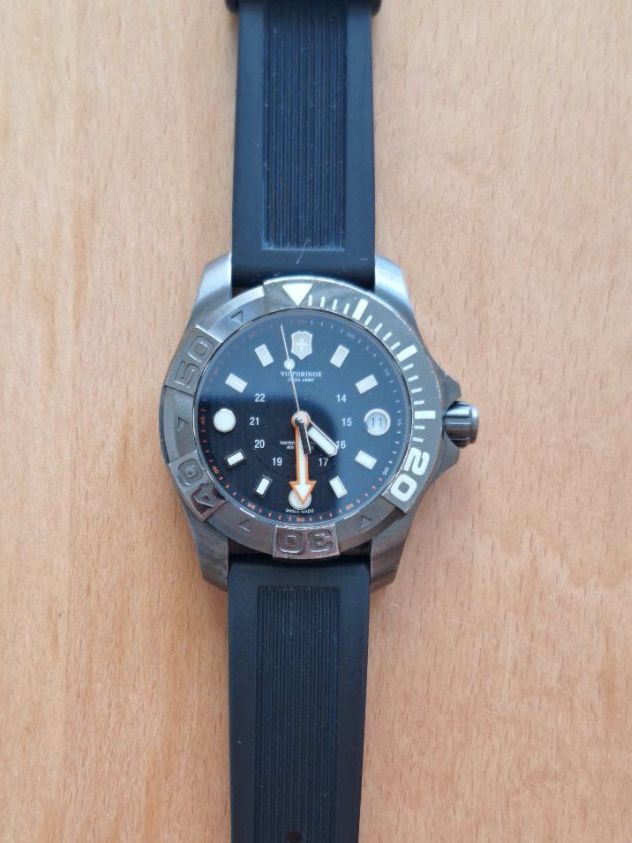 Victorinox Orologi: Victorinox Dive Master 5 Quartz Midsize 38mm – Usato da Reinach BL venduto da Softseller 1