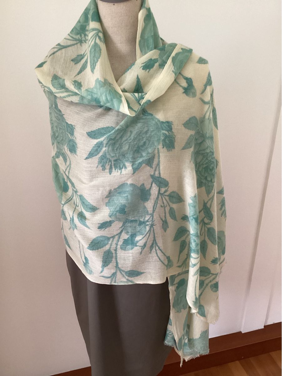 Hemisphere Foulards, Tücher & Schals: Hemisphere, Kaschmirschal – Gebraucht aus Salenstein von Esprit57 2
