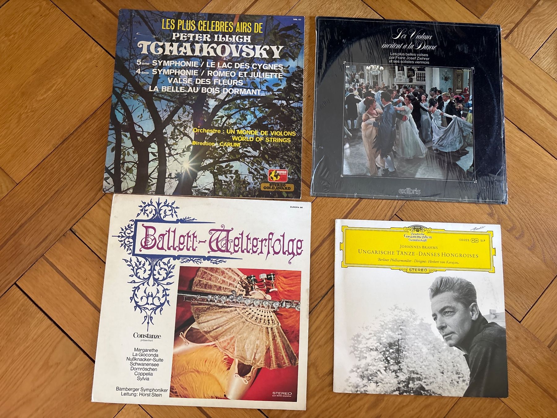 Vinyles: 20 Schallplatten inklusive Koffer – D'occasion à Genève par Buens4 4