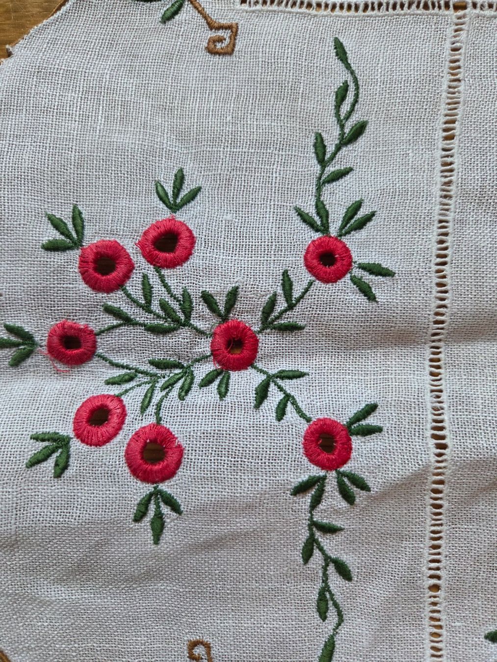 Tutte le decorazioni: Handgestickte Tischdecke, oval, Vintage – Usato da Zürich venduto da Pinga05 1