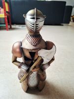 Ritter Figur aus Metall Deko Ritter mit Axt für Weinflasche