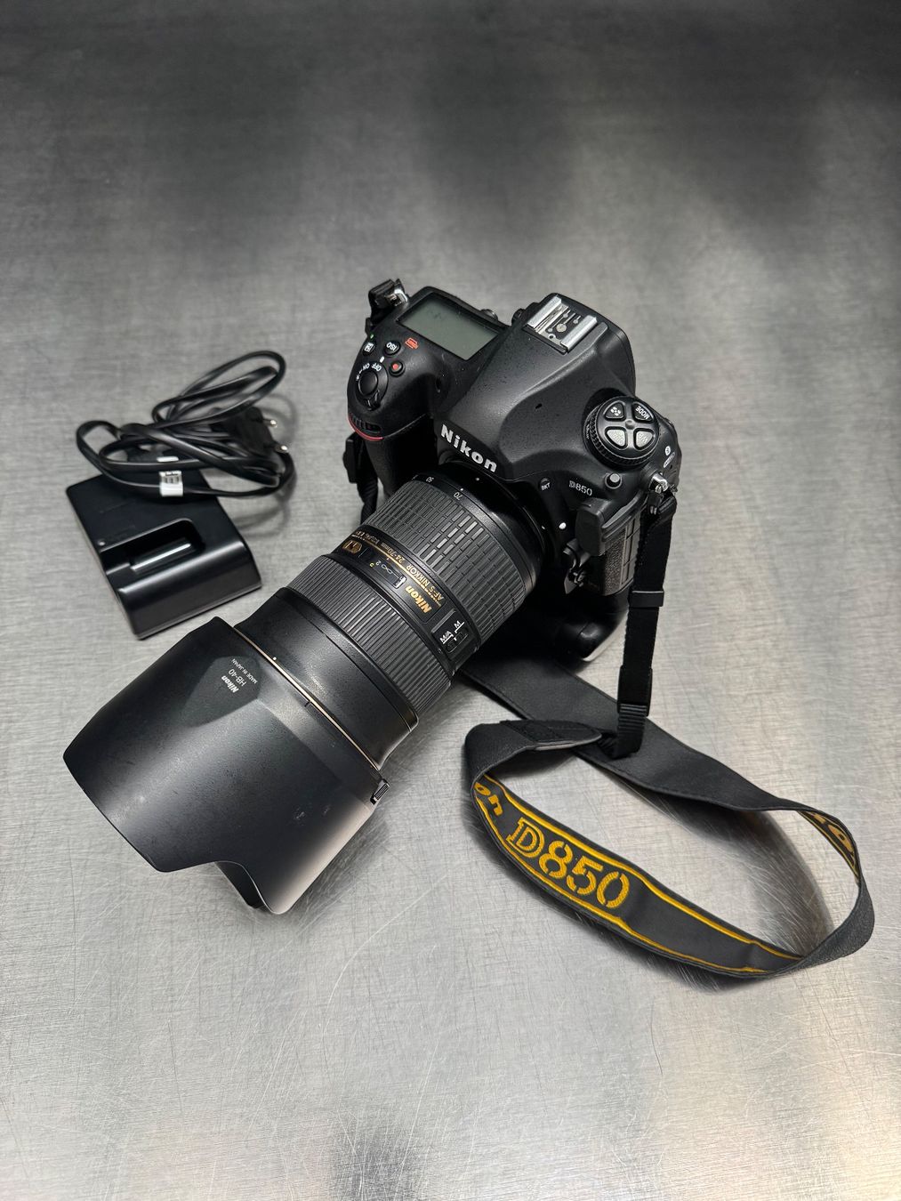 Nikon Kamera: Nikon D850 inkl. Handgriff und 2 Objektive – Gebraucht aus Rüfenacht BE von Seven71