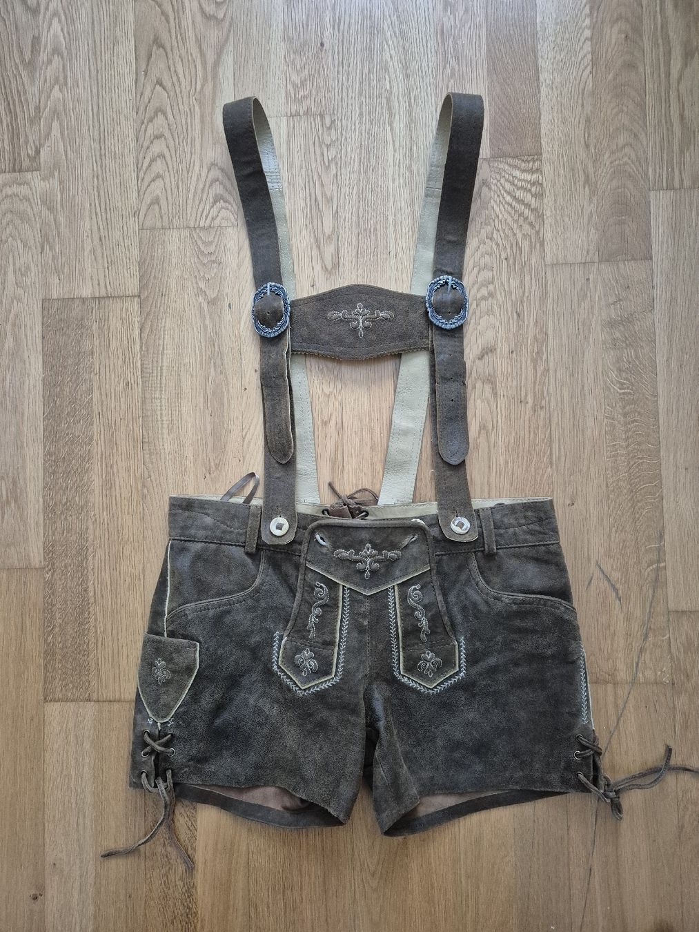 Pantaloni: Lederhose Damen Gr. 40 – Usato da Uster venduto da mel_7y2p 1