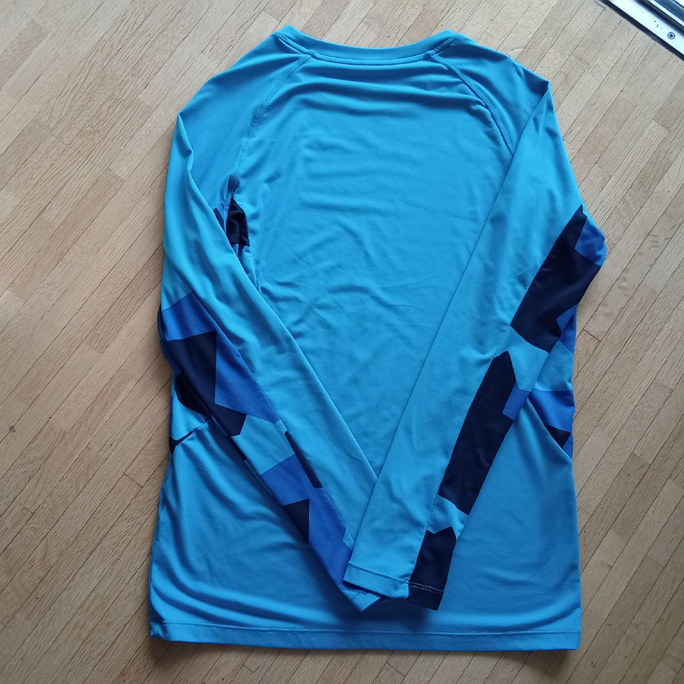 Leibchen & Hosen: Sport - Shirt Gr. S – Gebraucht aus Frauenfeld von clausi 1