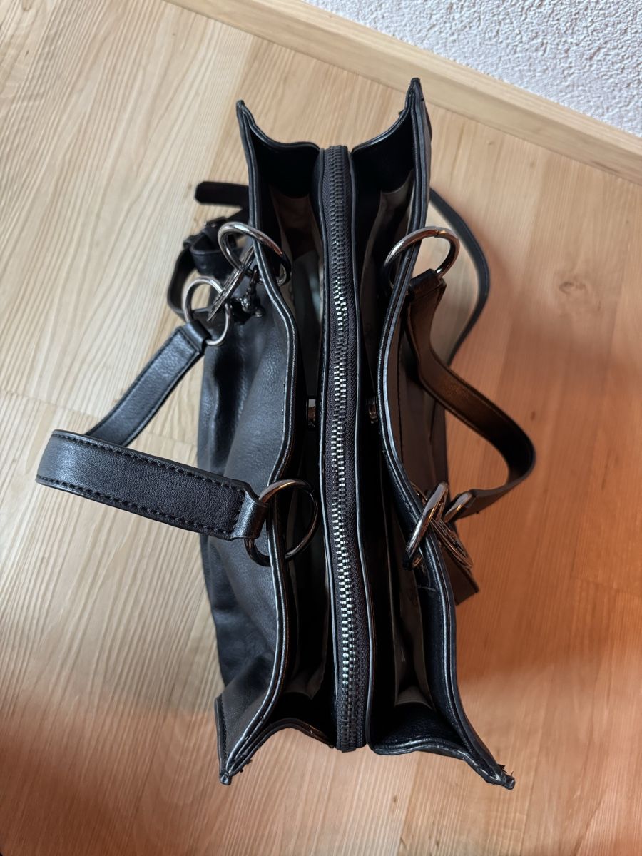 Guess Borse da donna: Guess Tasche – Usato da Brienz BE venduto da Eleri.M 2