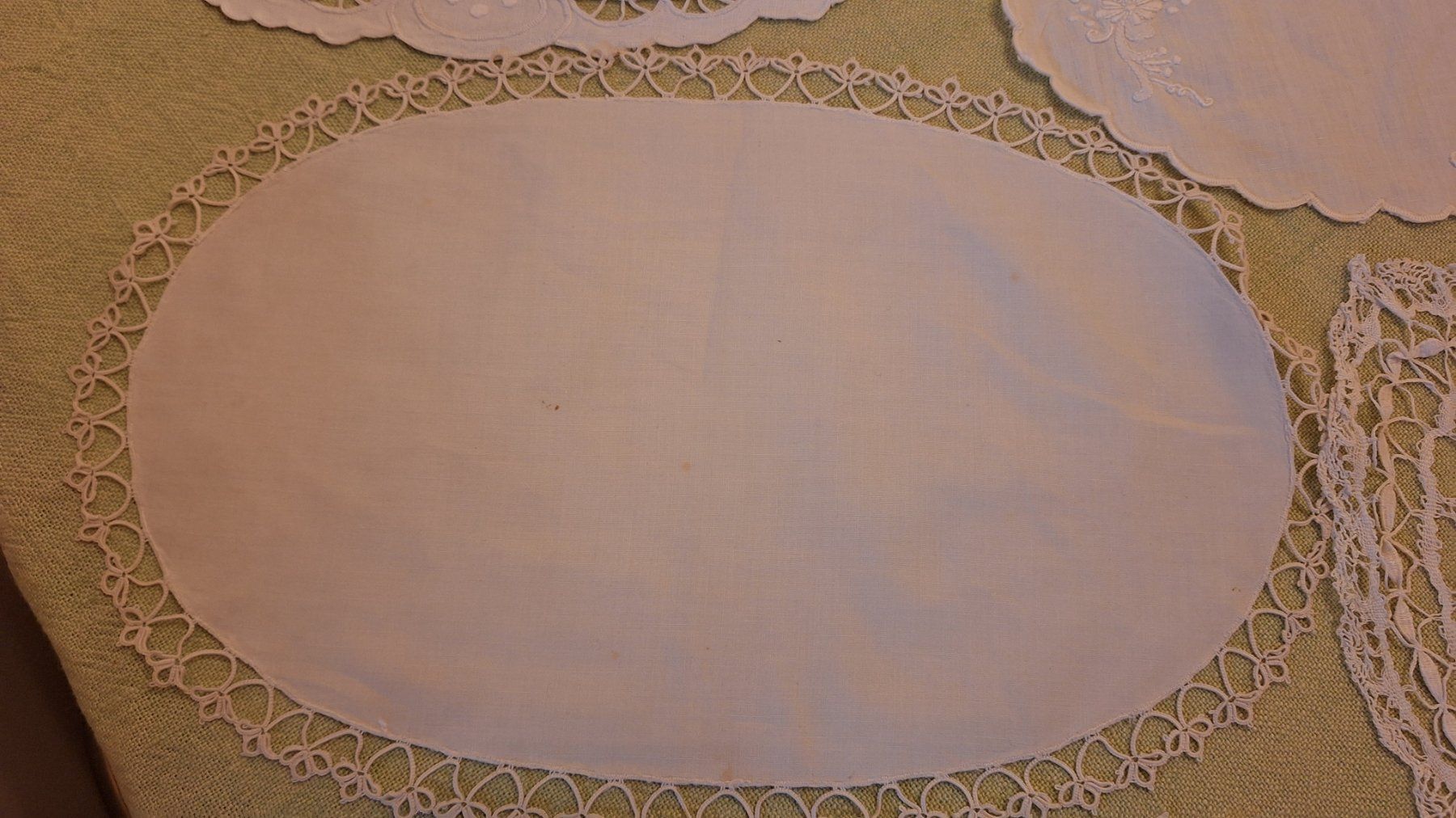 Sonstige Tischwäsche: Lot ,ovale / runde Vintage Spitzen-Deckelchen – Gebraucht aus Dornach von majo8689 3