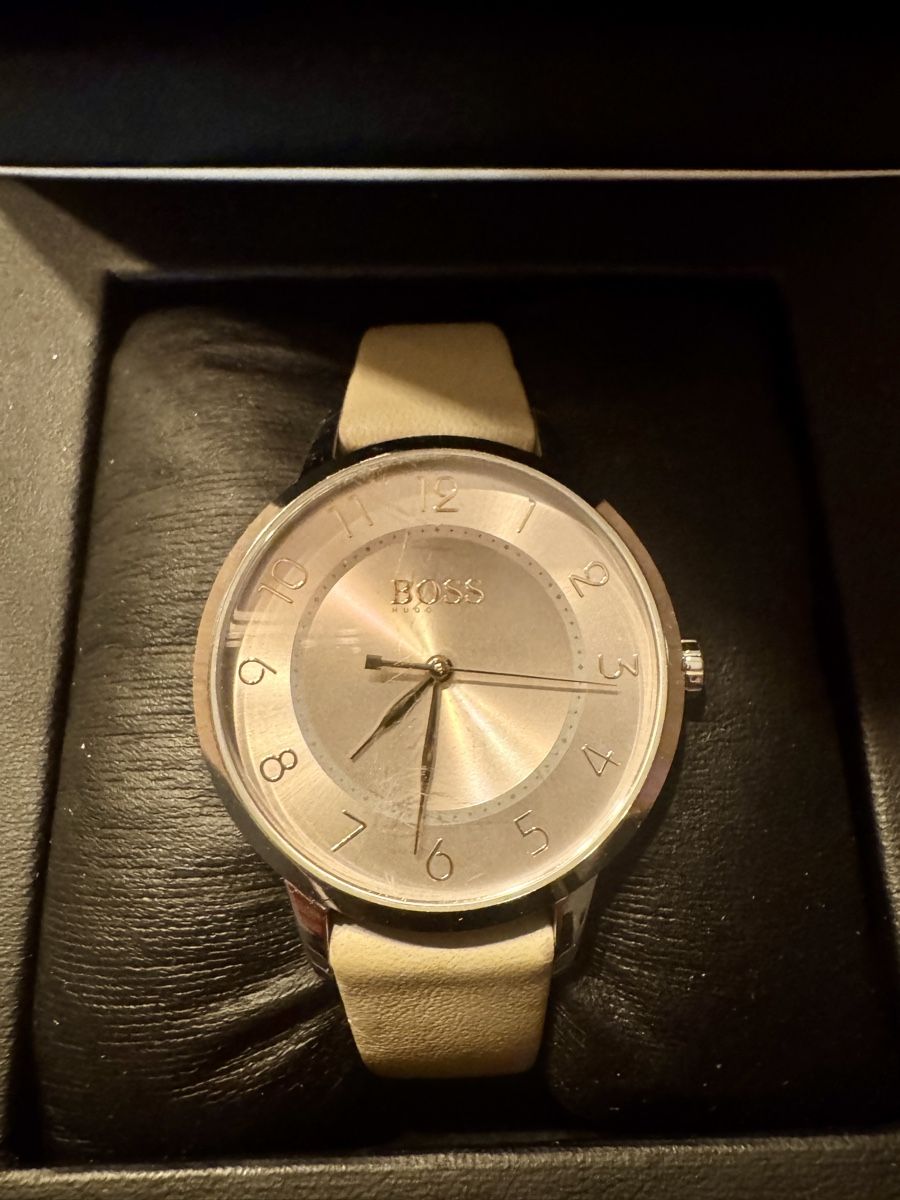 Hugo Boss Montres: Hugo Boss Damenuhr mit hellem Armband, Eclipse – D'occasion à Windisch par Anja13 3