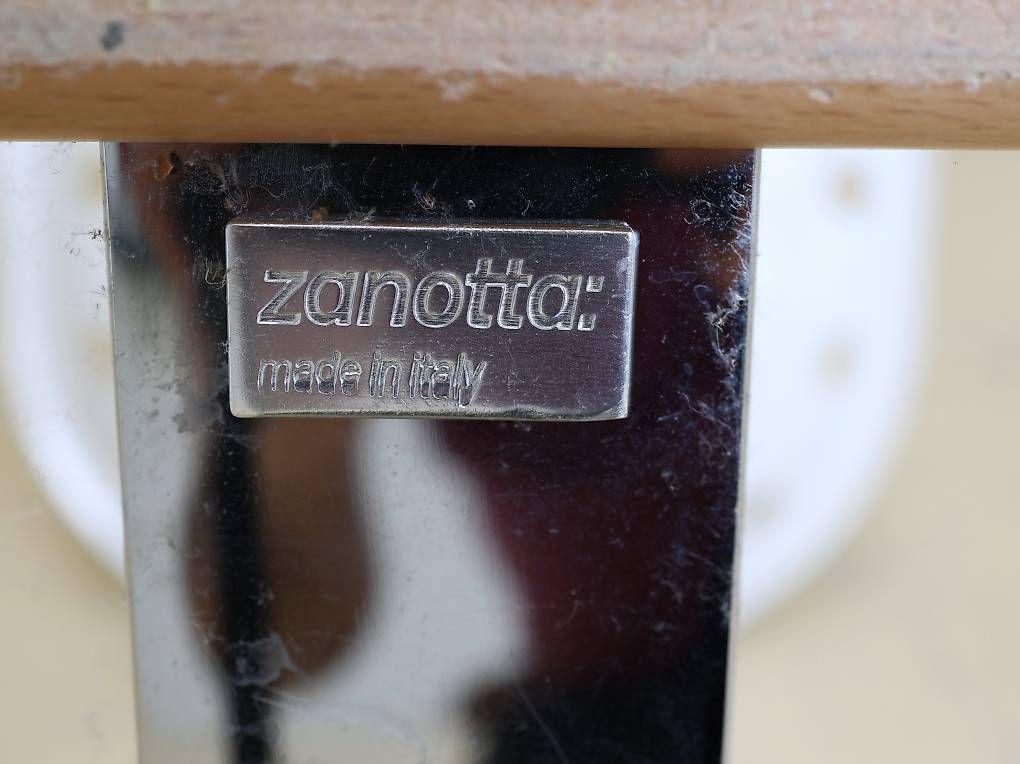 Zanotta Sgabelli: Zanotta Mezzadro Hocker | Weiss Chrom – Usato da Meinisberg venduto da atelier_TILIJA 1