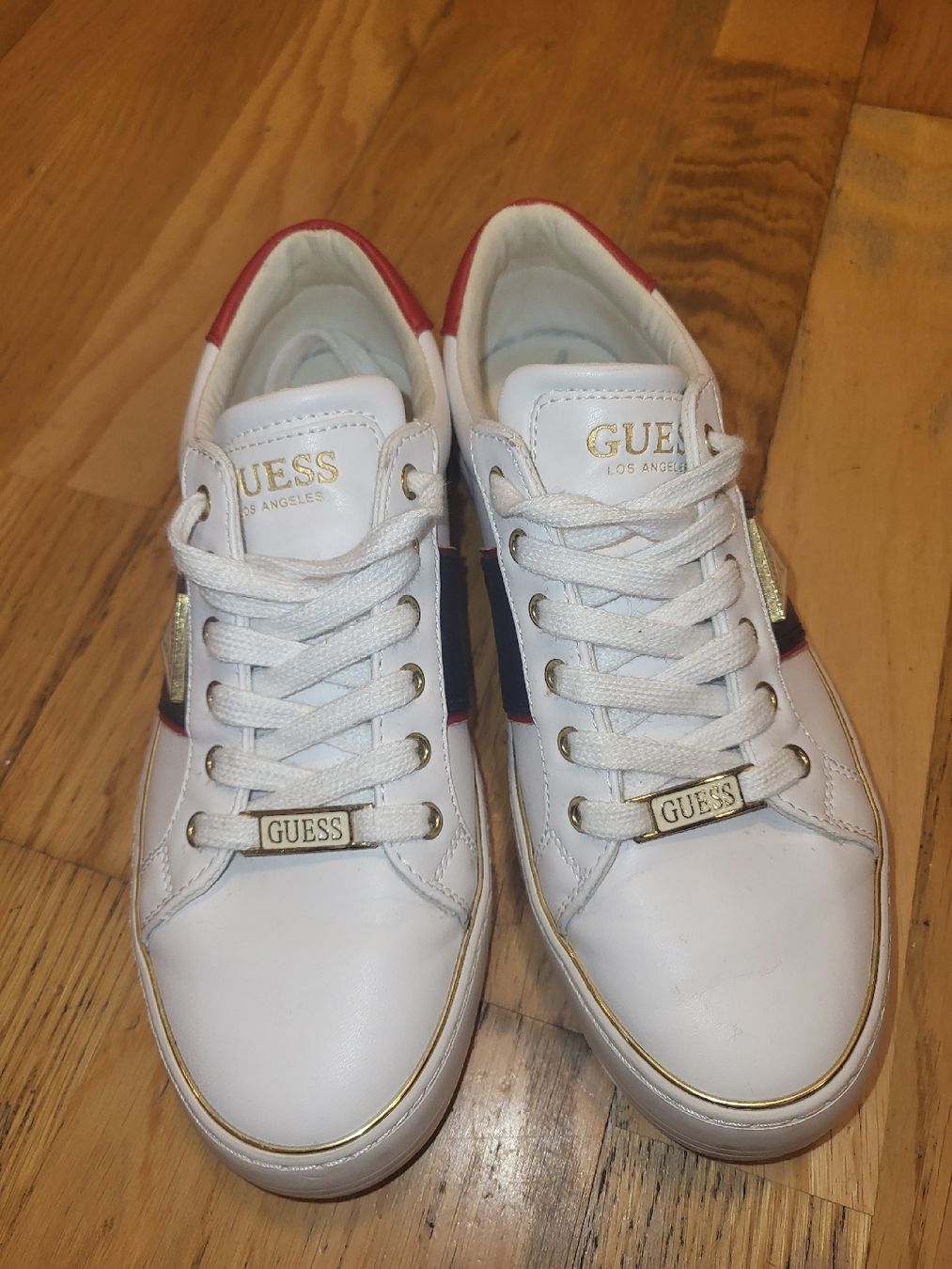 Guess Chaussures femmes: Guess Sneaker, weiß, Größe 8M – D'occasion à Kreuzlingen par JP_1308