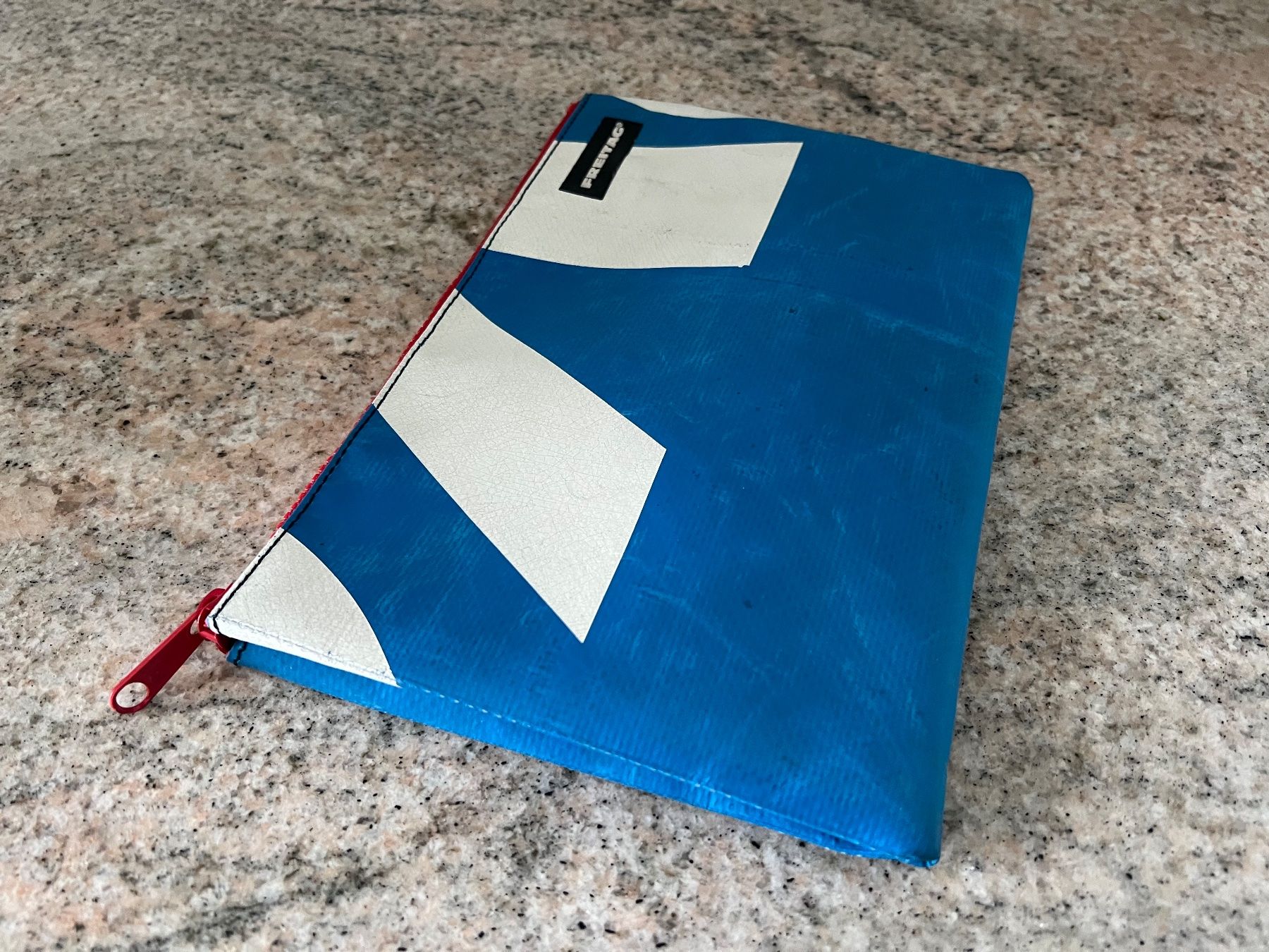 Freitag Schüler-Etuis: Freitag F07 Chuck - Pouch Medium Neu – Gebraucht aus frauenfeld von  4