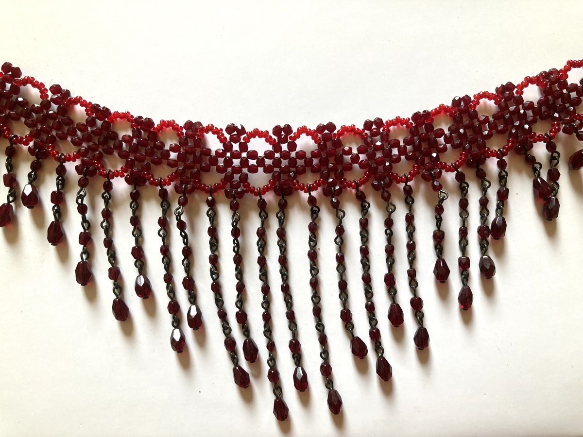 Colliers: Collier fausses perles rouge – Neuf avec emballage d'origine à Ardon par hel_2sxp