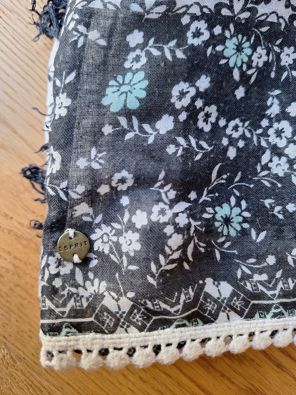 Esprit Foulard & Sciarpe: Hübscher ESPRIT Loop Schal – Usato da Dörflingen venduto da Crazyachmed 1