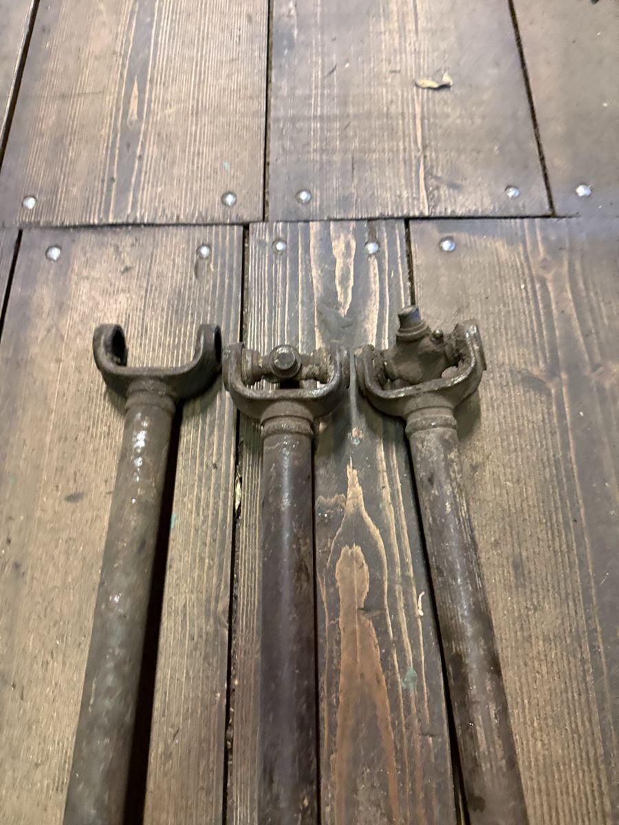 Tutti pezzi di ricambio auto: Jeep Willys Mb  – Usato da Bennwil venduto da Ford5600t 2