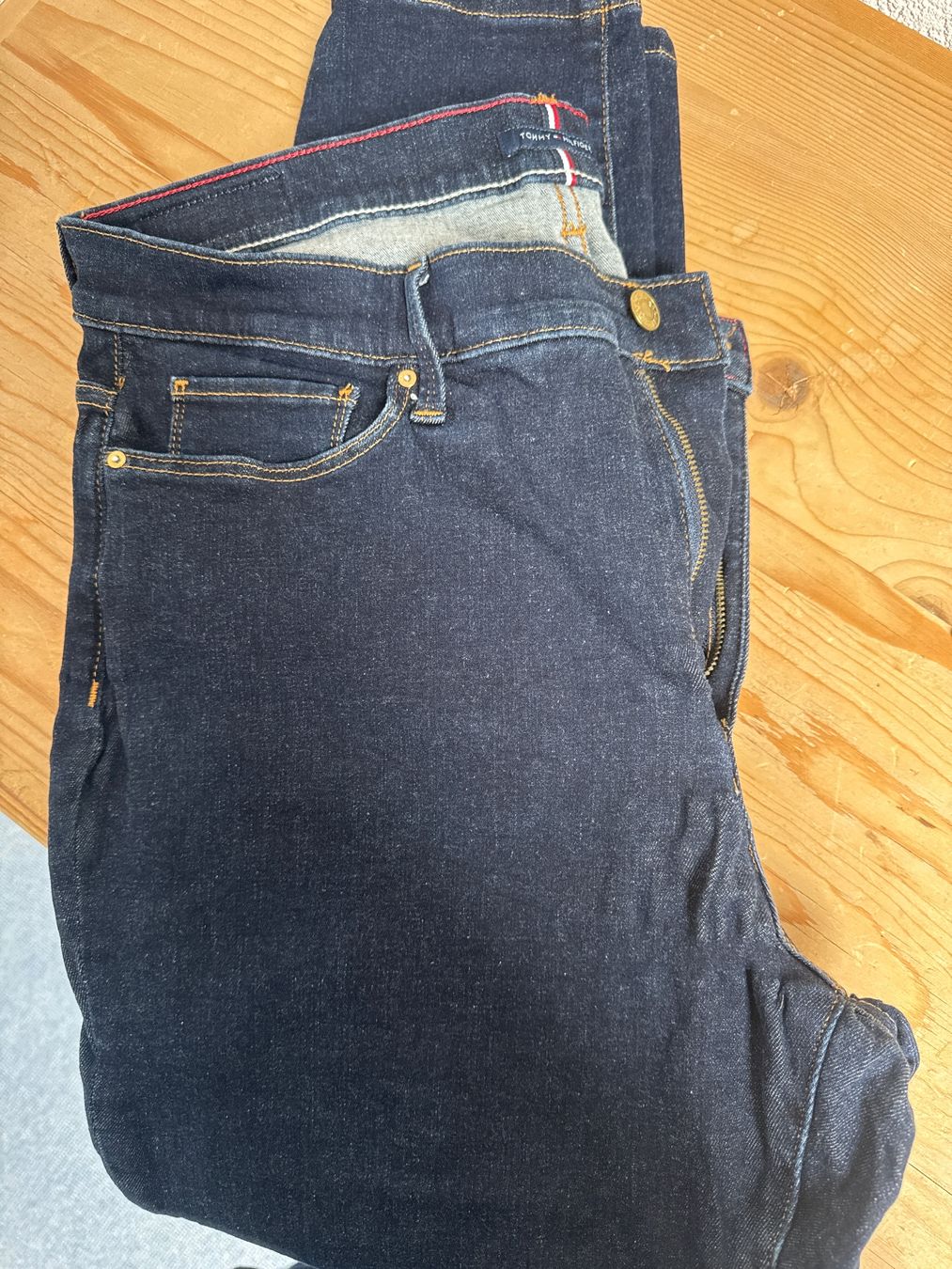Jeans: Jeans Tommy Hilfiger – Usato da Kerzers venduto da sydney04 4