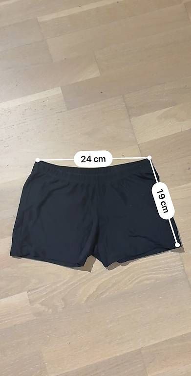 Pantaloni: Gymast shorts – Nuovo (secondo la descrizione) da Schüpfen venduto da ani_gj8r 1