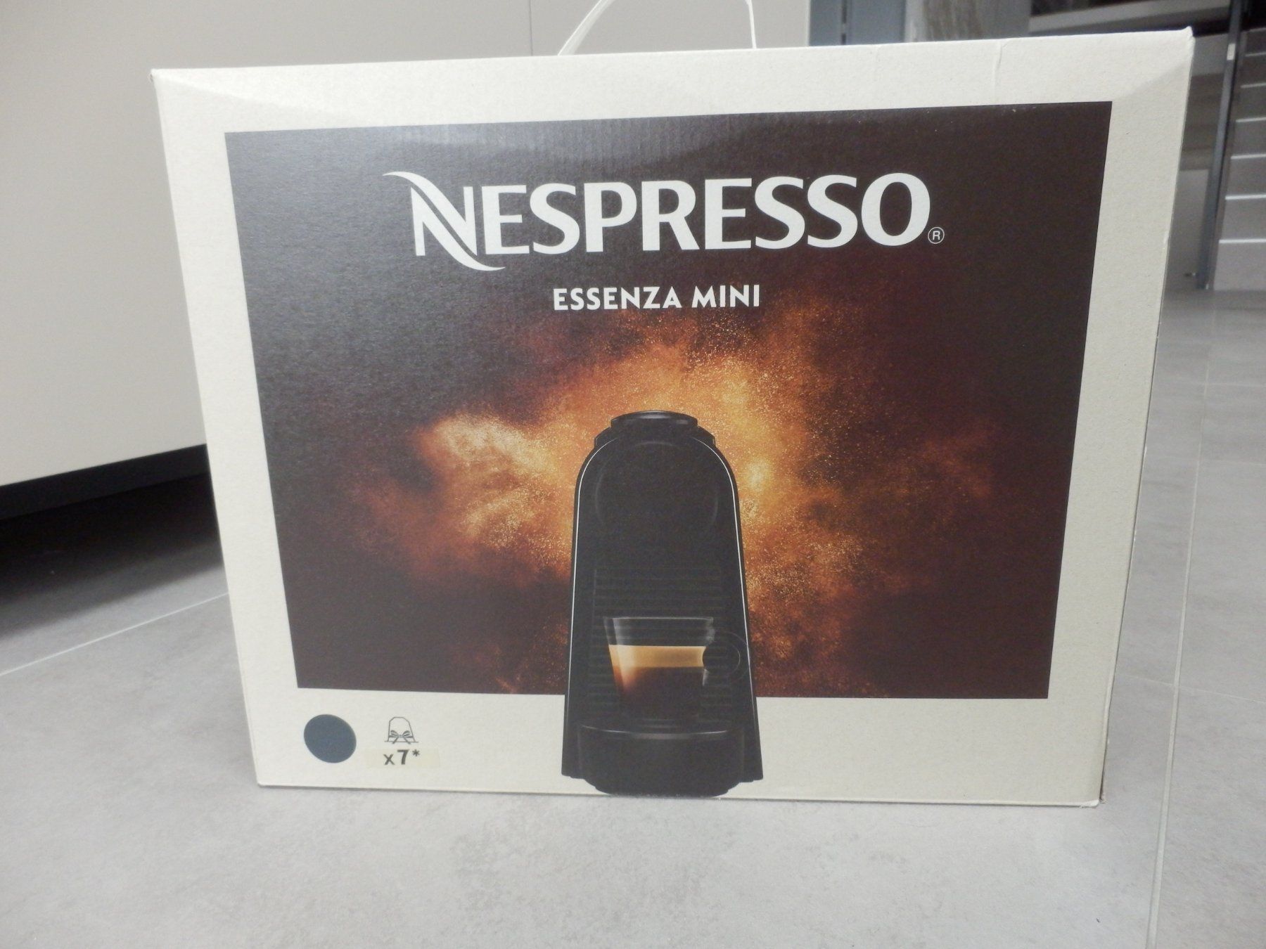Nespresso Macchine per caffè & Macchine per espresso: Machine Nespresso Essenza Mini noir neuve – Nuovo e nell'imballaggio originale da Apples venduto da Photec18