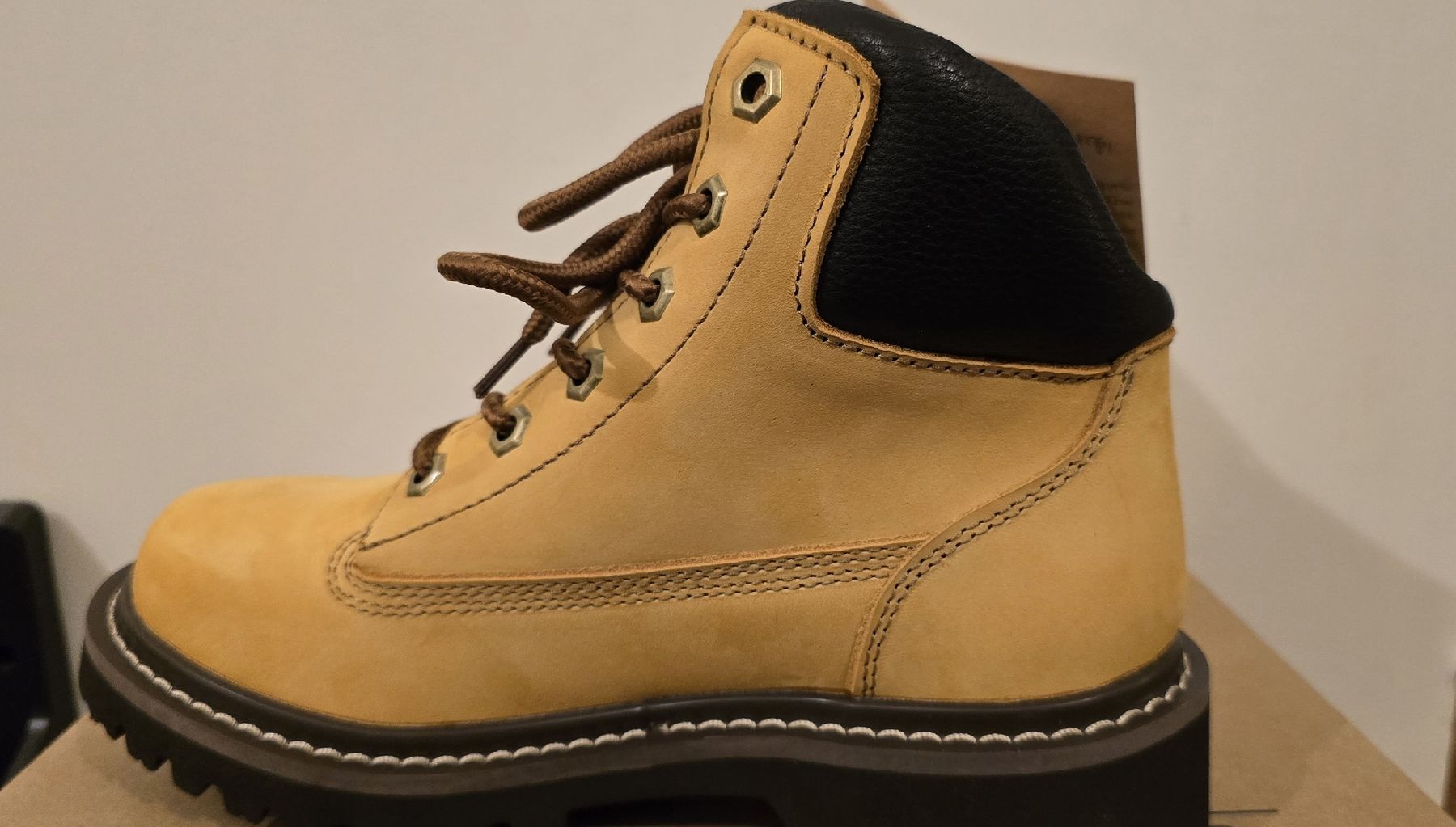 Damenschuhe: echt Leder Schuhe made in Tibet – Neu und originalverpackt aus Zürich von tcd_q9m5 1