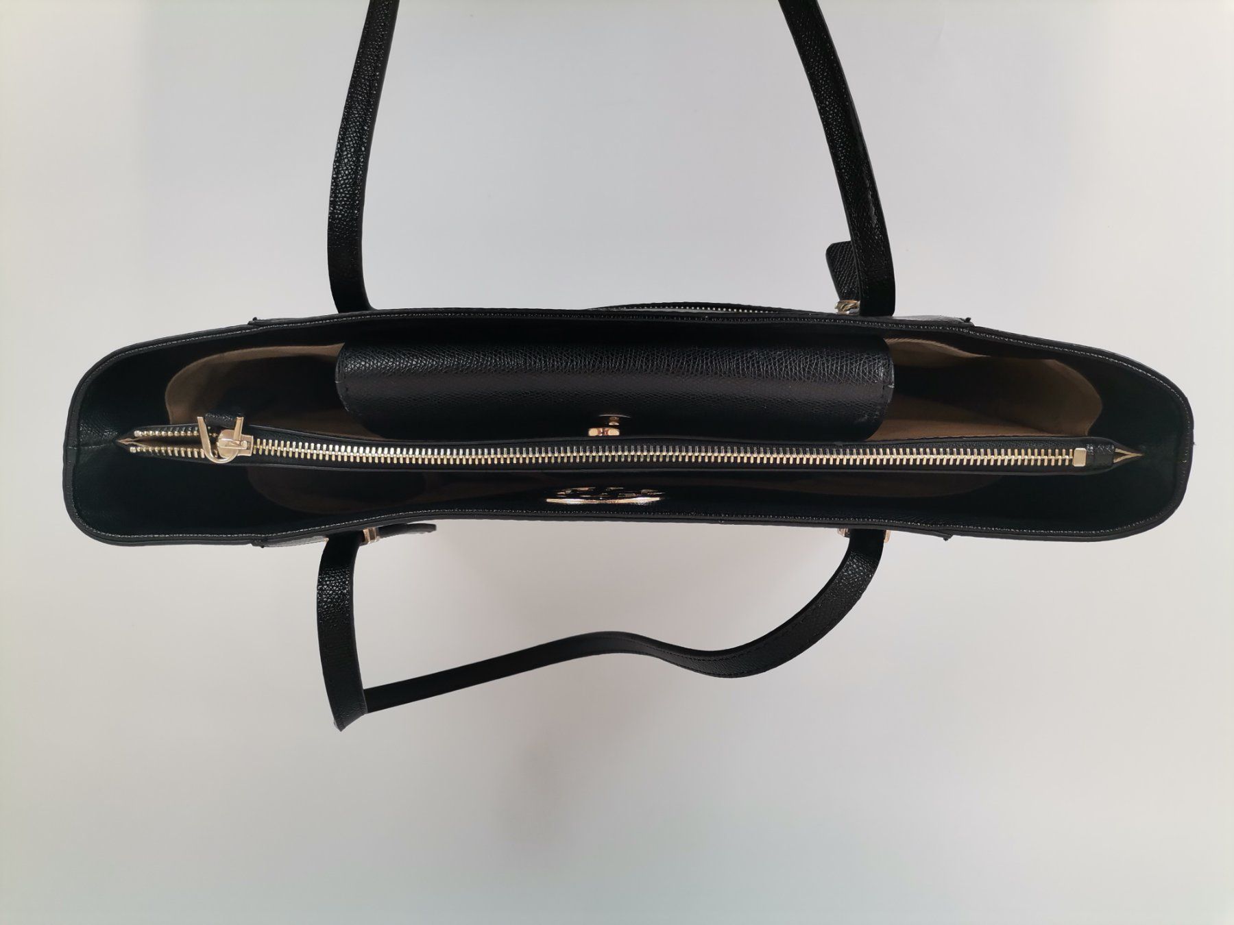 Guess Borse da donna: GUESS Henkeltasche Schwarz – Usato da Schaffhausen venduto da Restwert_SH 4